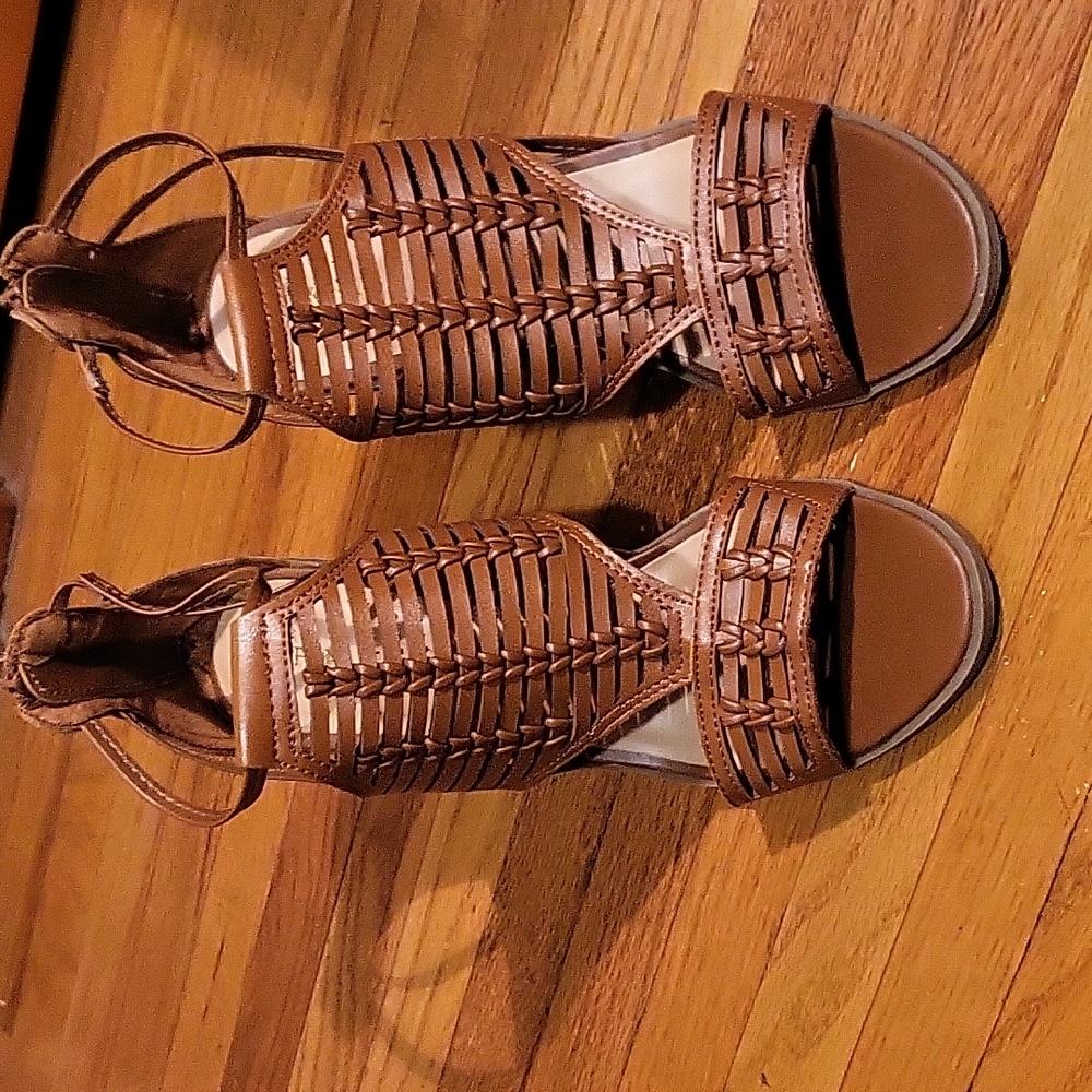 Merona size 9.5 shoes.